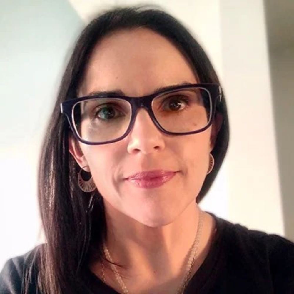 El estudio, también escrito por Natalia Vallejos, académica de la U. Bernardo O'Higgins, ahonda en cómo la neoliberalización ha afectado el trabajo en el aula.